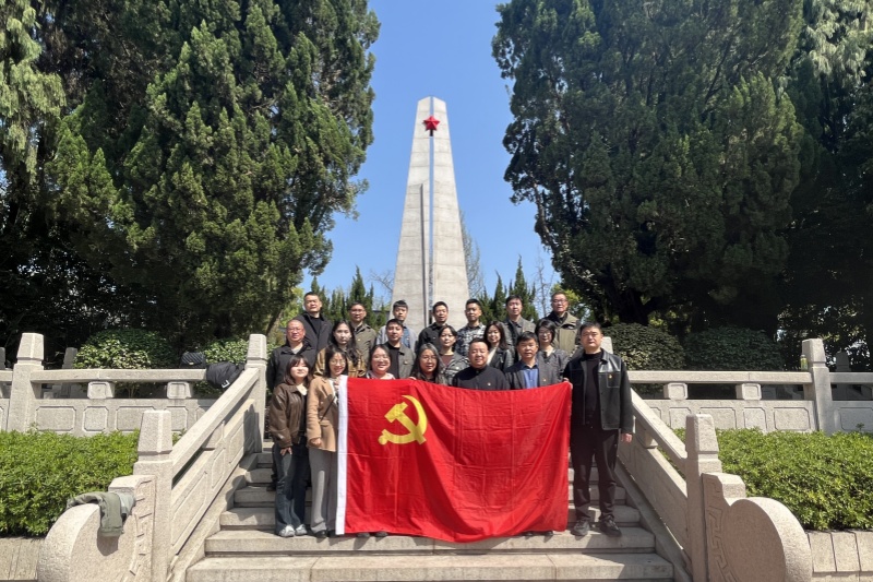 传承红色基因 赓续精神血脉——港服公司开展清明祭英烈主题党日活动