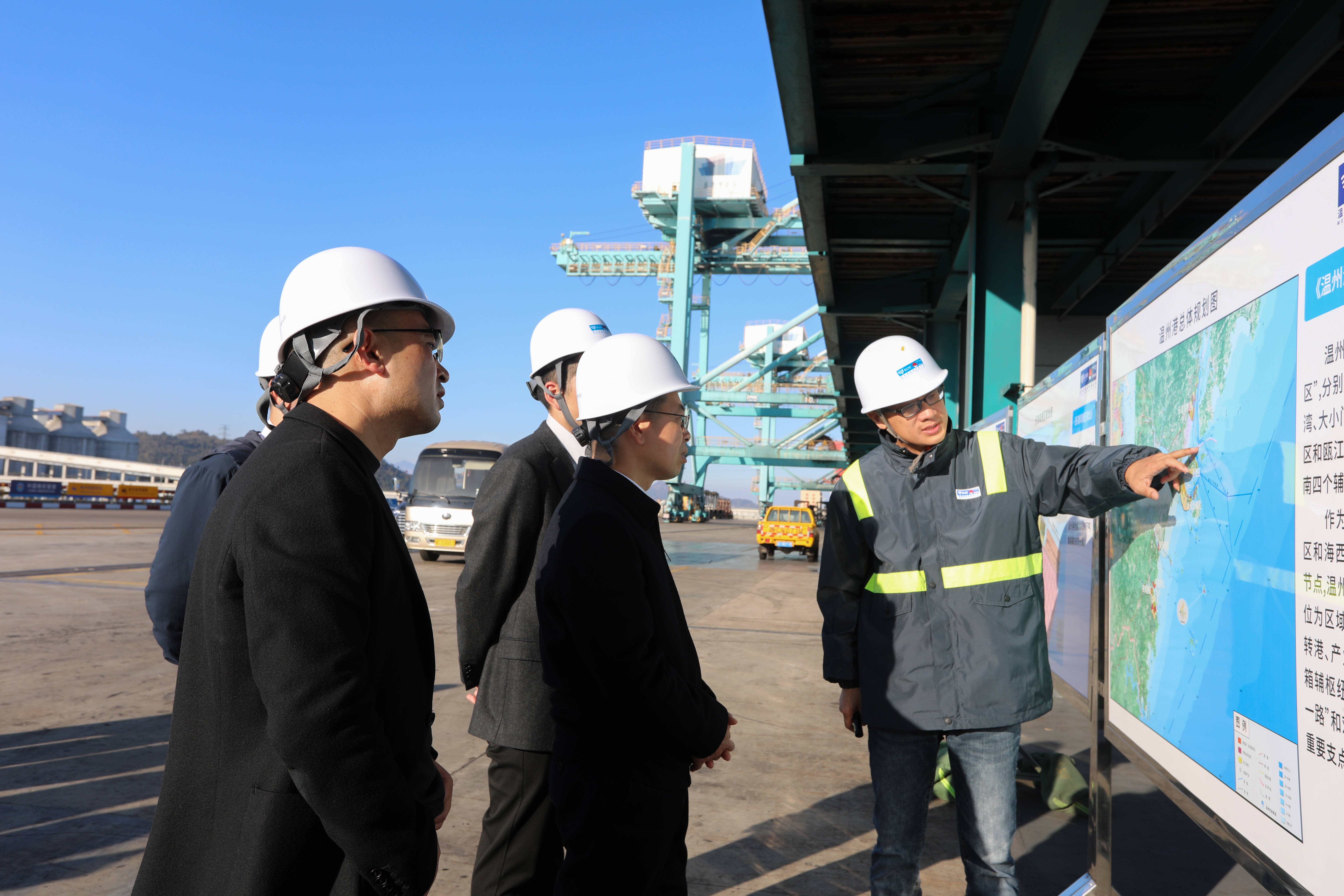 乐清市人民政府副市长、代理市长胡立左赴乐清湾公司调研